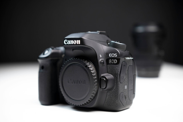 Error 20 pada kamera Canon adalah kode error yang muncul pada layar LCD kamera DSLR Canon dan menandakan adanya kerusakan mekanis pada kamera. Foto: Unsplash.com