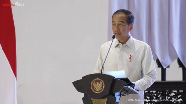 Presiden Joko Widodo memberikan pengarahan kepada pejabat TNI dan Polri Tahun 2024 di Ibu Kota Nusantara (IKN), Kalimantan Timur, Kamis (12/9/2024).
 Foto: YouTube/Sekretariat Presiden