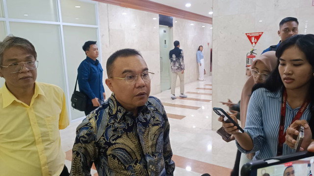 Wakil Ketua DPR RI Sufmi Dasco Ahmad menjawab pertanyaan awak media saat dijumpai di Kompleks Parlemen, Senayan, Jakarta, Kamis (12/9/2024). Foto: Thomas Bosco/kumparan