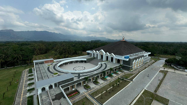 Masjid Agung Jawa Tengah An-Nur Kabupaten Magelang. Foto: Arif UT/Pandangan Jogja