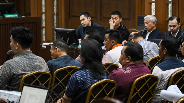 Sejumlah saksi mengikuti sidang lanjutan kasus dugaan korupsi pengelolaan tata niaga komoditas timah dengan terdakwa Harvey Moeis di Pengadilan Tipikor, Jakarta, Kamis (12/9/2024). Foto: Sulthony Hasanuddin/ANTARA FOTO 