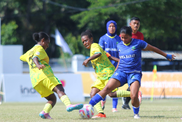 Pertandingan Jawa Barat vs Papua Pegunungan di semifinal PON 2024. Foto: Ahmad Maherdika/@fotobolakita