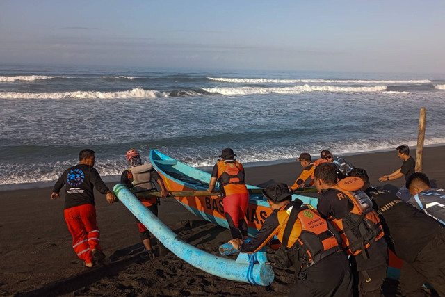 Tim SAR Gabungan di Sungai Opak, Kabupaten Bantul. Foto: Basarnas Yogyakarta