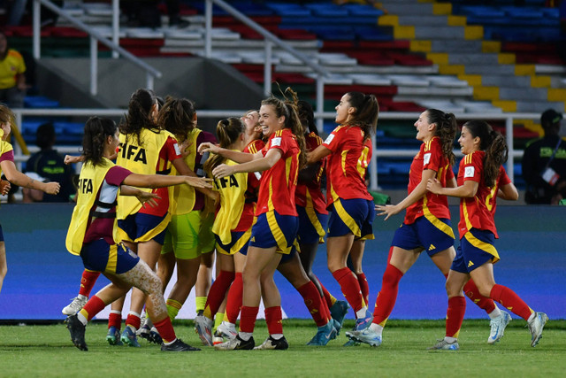 Bek Spanyol Silvia Lloris (tak terlihat) merayakan gol bersama rekan satu timnya selama pertandingan babak 16 besar Piala Dunia Wanita U-20 FIFA 2024 antara Spanyol dan Kanada di stadion Pascual Guerrero di Cali, Kolombia pada 11 September 2024. Foto: Nelson Rios / AFP