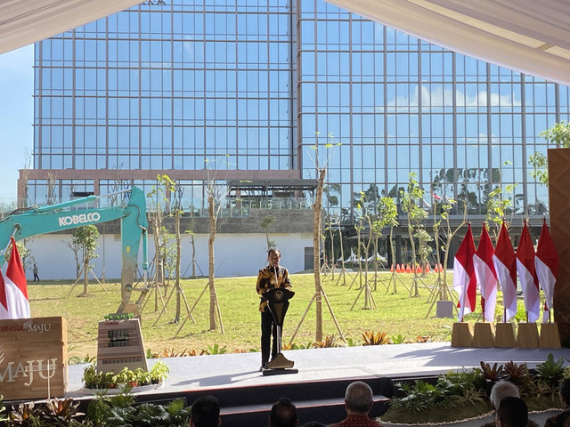 Presiden Jokowi meresmikan hotel Swissotel Nusantara dan melakukan groundbreaking Nusantara Mall Duty Free di Ibu Kota Nusantara (IKN), Penajam Paser Utara, Kalimantan Timur, Jumat (13/9).  Foto: Zamachsyari/kumparan