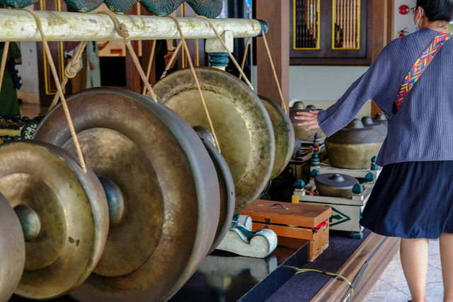 Ilustrasi  Musik khas untuk wilayah Jawa Tengah dan Jawa Timur adalah gamelan, sumber gambar: Unsplash/ArifUbayy