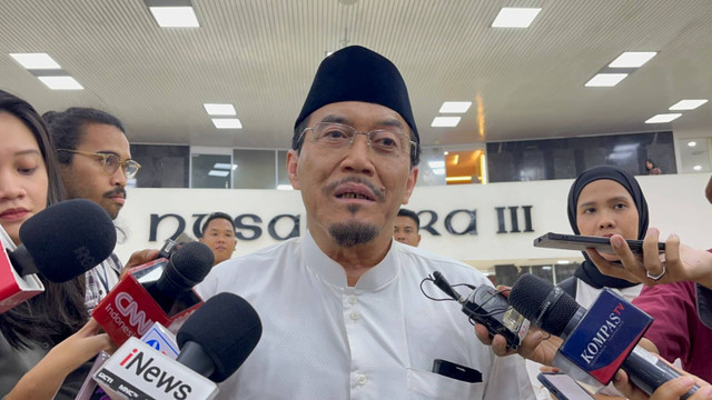 Calon Wakil Gubernur Jakarta Suswono menjawab pertanyaan awak media saat dijumpai di kompleks parlemen, Senayan, Jakarta, Jumat (13/9/2024). Foto: Thomas Bosco/kumparan