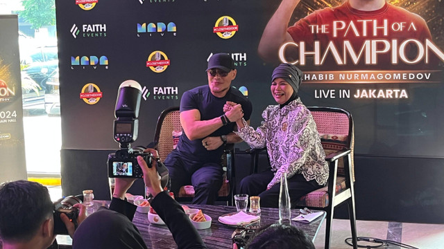 Konferensi Pers The Path of A Champions Khabib Nurmagomedov di Jakarta, Jumat (13/9/2024). Foto: Azrumi El Ghazali/kumparan