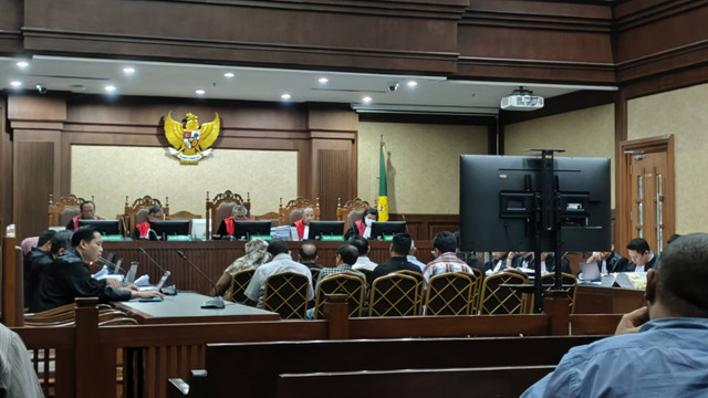 Sidang lanjutan kasus korupsi proyek pembangunan jalur KA Besitang-Langsa di Pengadilan Tipikor Jakarta, Jumat (13/9/2024). Foto: Jonathan Devin/kumparan