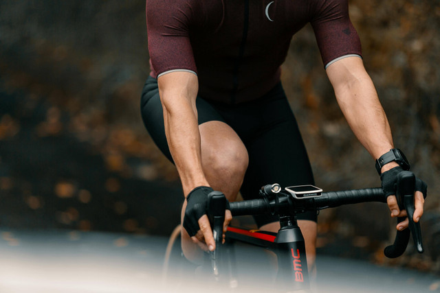 Ilustrasi Cara Memilih Sarung Tangan Sepeda, Foto: Pexels/Munbaik Cycling Clothing