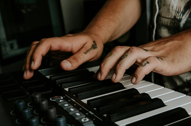 Ilustrasi rekomendasi piano elektrik. Foto: Pexels.com/Hebert Santos