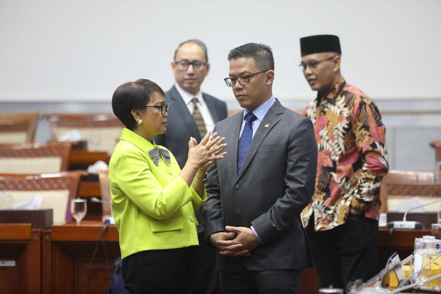 Sugiono dan Menlu Retno di Komisi I Foto: Dok. Istimewa