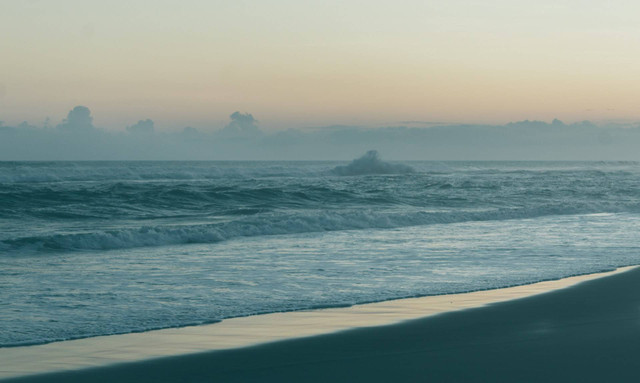 Pantai Alam Indah Tegal Buka Jam Berapa. Foto hanya ilustrasi, bukan tempat sebenarnya. Sumber: unsplash.com/Bima Putra Muryawan.