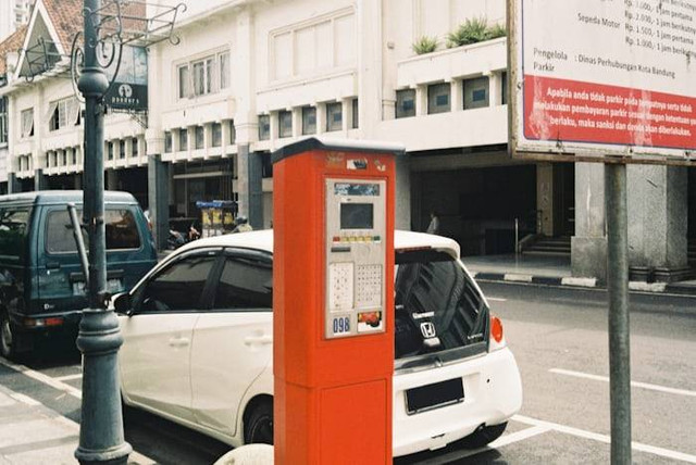 Liburan murah di Bandung. Foto adalah Bandung. Sumber: Unsplash/Handi Sugihartian