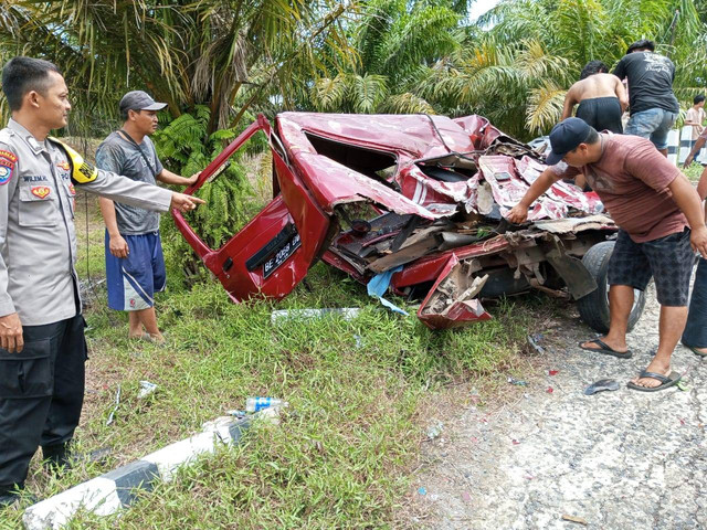 Kecelakaan di Jalan Lintas Barat, Pekon Lemong, Pesisir Barat, Sabtu (14/9). | Foto: Dok Istimewa