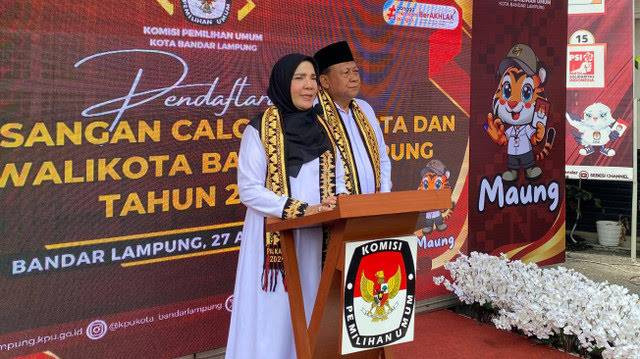 Pasangan Calon Walikota Bandar Lampung Eva Dwiana dan Deddy Amarullah | Foto: Sinta Yuliana/Lampung Geh
