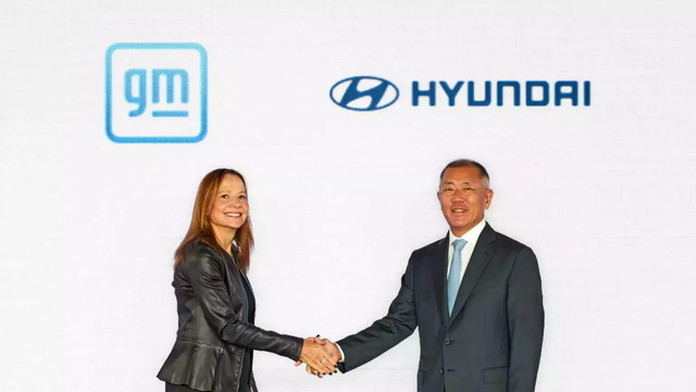 General Motors (GM) dan Hyundai Motor Company resmi menandatangani Nota Kesepahaman (MoU) untuk berkolaborasi dengan mengembangkan kendaran masa depan, menciptakan teknologi energi bersih hingga meningkatkan rantai pasokan. Foto: Hyundai