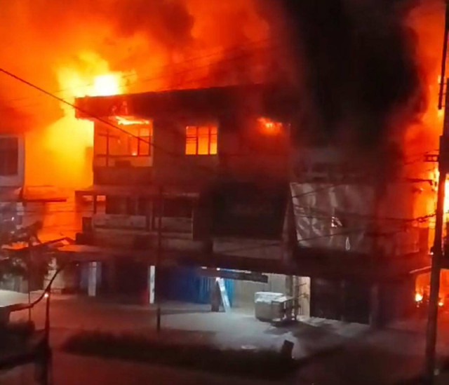 Ruko yang terbakar di Sungai Durian, Sintang. Foto: Dok. Isimewa