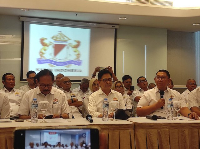 Konferensi pers Ketum Kadin Indonesia, Arsjad Rasjid di Hotel JS Luwansa, Minggu (15/9/2024). Foto: Ave Airiza Gunanto/kumparan