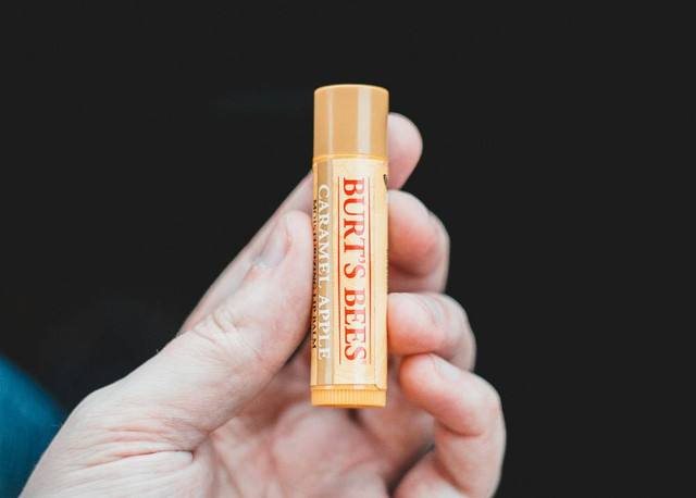 Ilustrasi rekomendasi lip balm spf - Sumber: unsplash.com/@introspectivedsgn