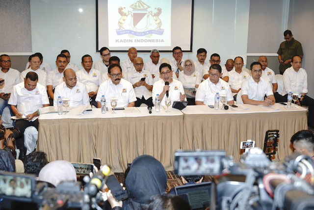 Konferensi Pers Arsjad Rasjid di JS Luwansa Hotel, Jakarta Selatan, Minggu (15/9/2024). Foto: Dok. Kadin Indonesia