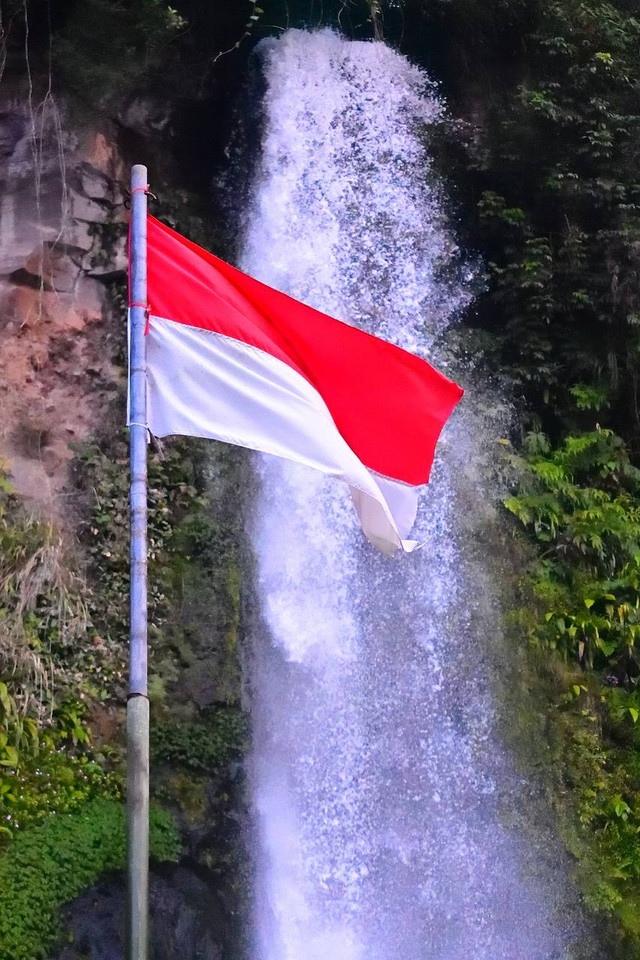 Bendera Indonesia (sumber: https://pixabay.com/id/photos/indonesia-nasional-bendera-asia-4290401/)