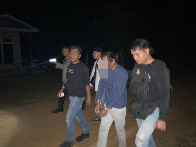 Pelaku pembacokan yang menewaskan warga Desa Langan diringkus Polres Melawi. Foto: Dok Polres Melawi