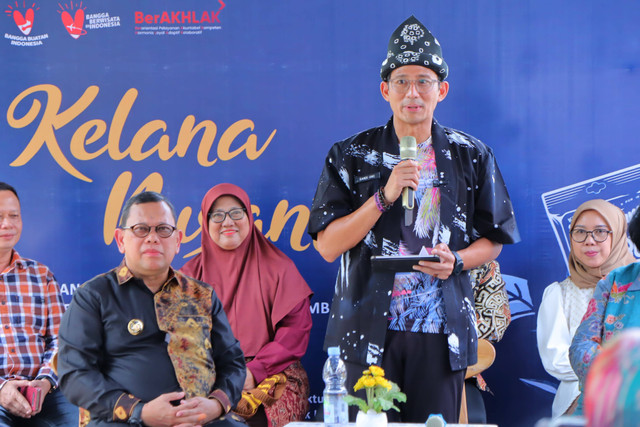 Menteri Pariwisata dan Ekonomi Kreatif (Menparekraf), Sandiaga Uno, bersama Pj Wali Kota Palembang, A Damenta. (ist)
