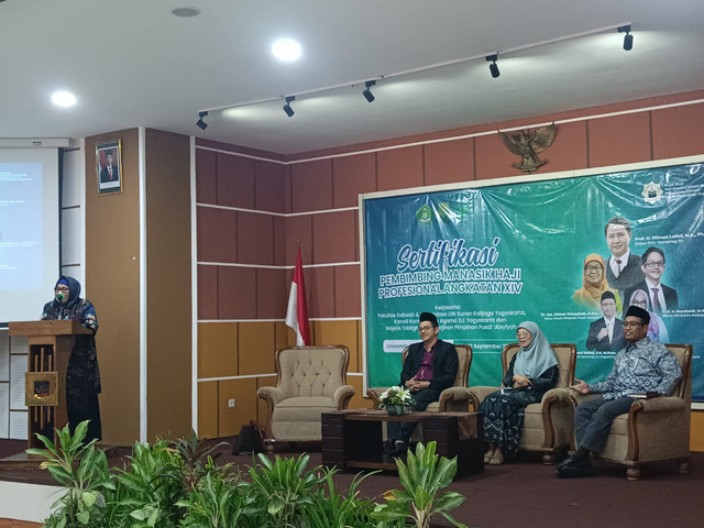 Foto dari kiri Prof. Marhumah, Prof. Noorhaidi, Dr. Salmah dan Dr. Ahmad Bahiej