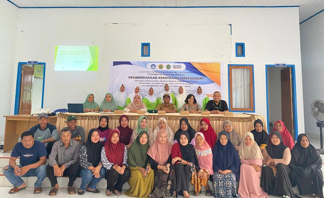 Sosialisasi Tim PKM UMW Kendari kepada warga Morosi.