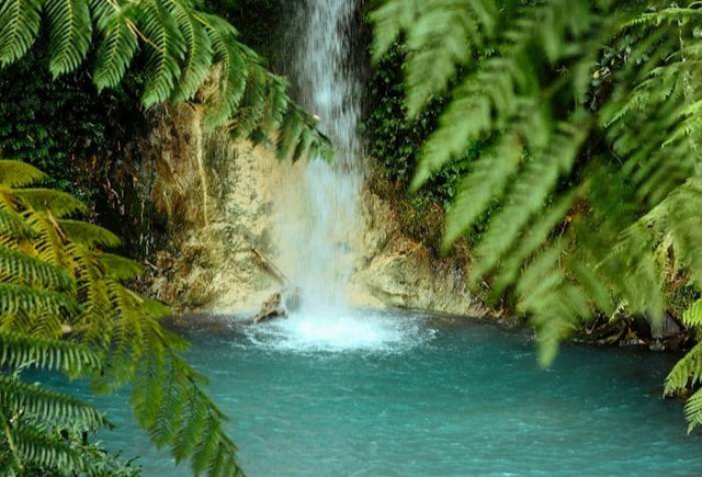 Curug Biru Subang. Foto hanyalah ilustrasi bukan tempat sebenarnya. Sumber: Unsplash/Falaq Lazuardi