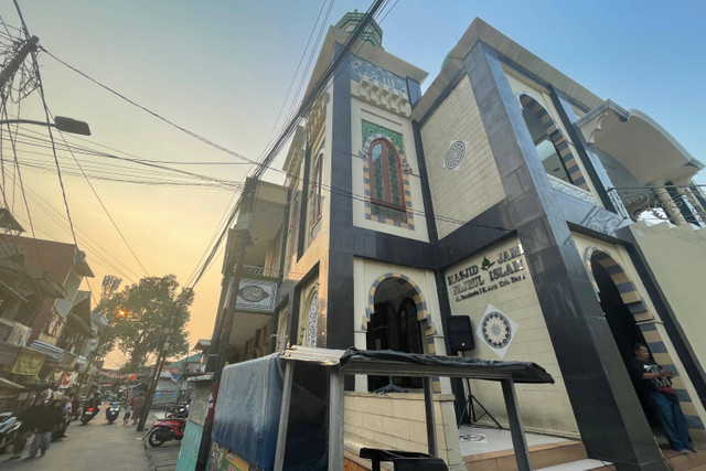 Masjid Jami' Fajrul Islam peninggalan almarhum KH Zainuddin MZ yang terletak di Kebayoran Baru, Jakarta Selatan, Senin (16/9/2024). Foto: Fadhil Pramudya/kumparan