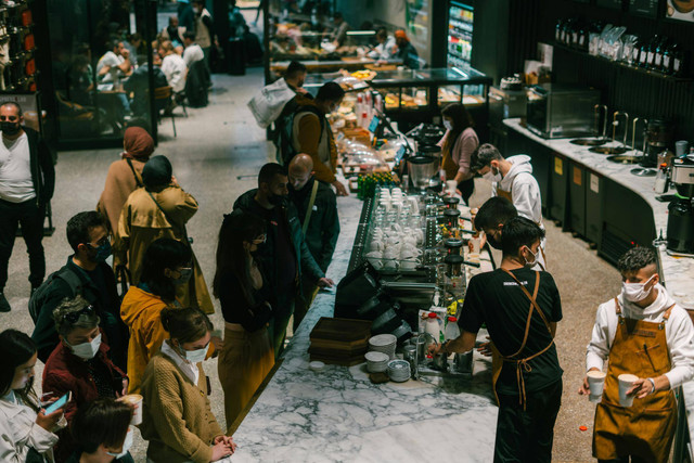 Cafe Jalan Tunjungan Surabaya (Foto hanya ilustrasi, bukan tempat sebenarnya) Sumber: pexels/ Sami Abdullah