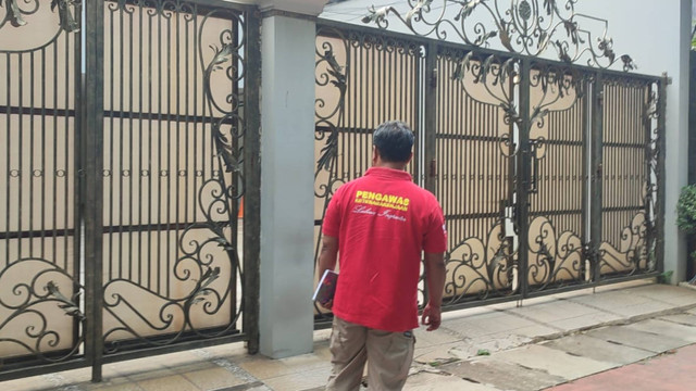 Tim Pengawas Ketenagakerjaan saat datangi kantor perusahaan animasi di Menteng, Jakarta Pusat, Selasa (17/9/2024). Foto: Rachmadi Rasyad/kumparan