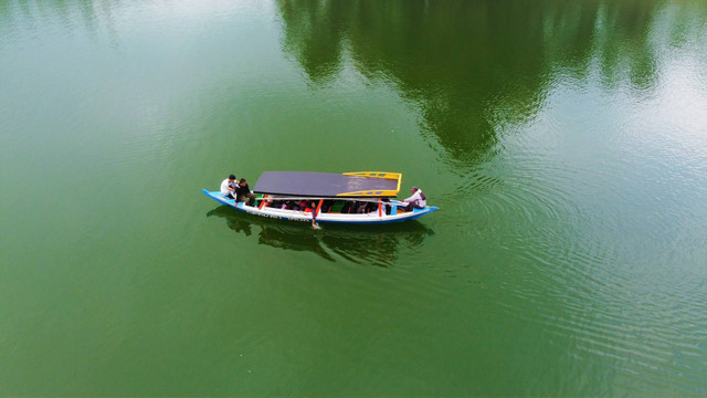 Wisata Situ Rawa Gede Bekasi. Foto hanya ilustrasi, bukan tempat sebenarnya. Sumber: unsplash.com/Krisna Putra Pratama.