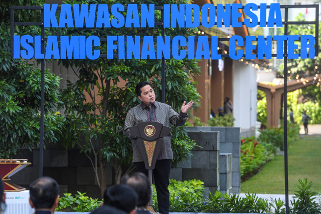 Menteri BUMN Erick Thohir memberikan pidatonya pada acara peresmian Kawasan Indonesia Islamic Financial Center di gedung Menara Danareksa, Jakarta, Selasa (17/9/2024). Foto: Muhammad Adimaja/ANTARA FOTO