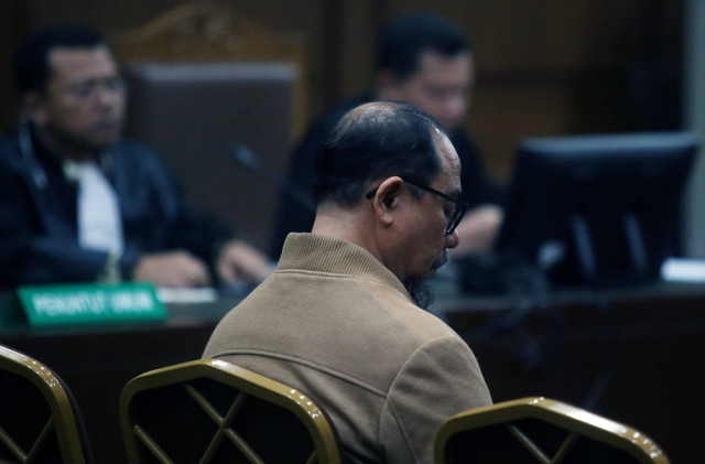 Mantan Hakim Agung Gazalba Saleh bersiap mengikuti sidang kasus dugaan korupsi penanganan perkara Mahkamah Agung (MA) dengan agenda pembacaan pledoi di Pengadilan Tipikor Jakarta, Selasa (17/9/2024). Foto: Muhammad Iqbal/ANTARA FOTO