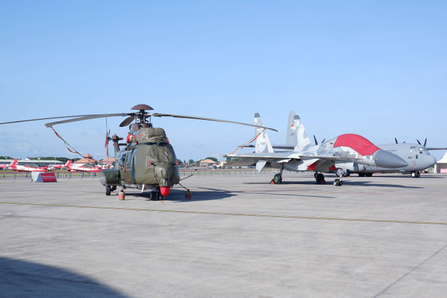 Berbagai persiapan jelang acara Bali International Airshow (BIAS) 2024 di Bandara Ngurah Rai. Foto: Sena Pratama/kumparan