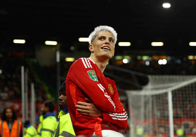 Selebrasi Alejandro Garnacho saat Manchester United vs Barnsley dalam laga Ronde 3 Piala Liga Inggris 2024/25 di Stadion Old Trafford, Rabu (18/9) dini hari WIB. Foto: Molly Darlington/REUTERS