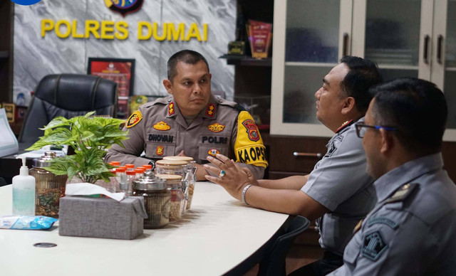 Kepala Rutan Dumai saat mengunjungi Polres Dumai yang disambut langsung oleh Kapolres Dumai. humas