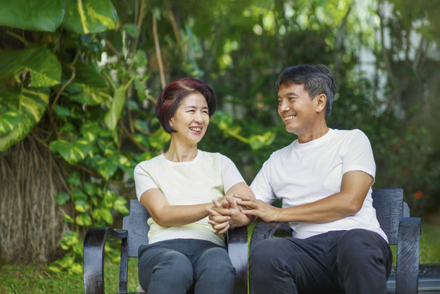 Ilustrasi suami istri quality time tanpa anak. Foto: Toa55/Shutterstock