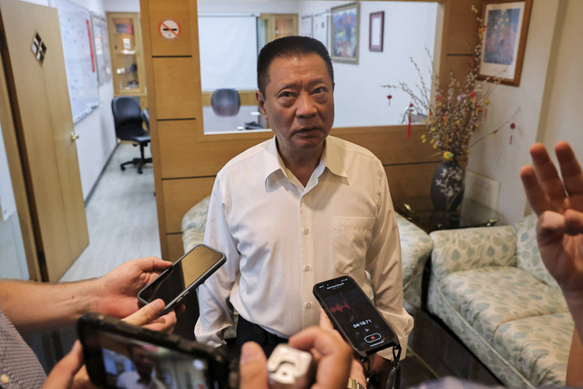 Hsu Ching-kuang, pendiri dan presiden Gold Apollo di kantor mereka di New Taipei City, Taiwan, Rabu (18/9/2024). Foto: Ann Wang/REUTERS