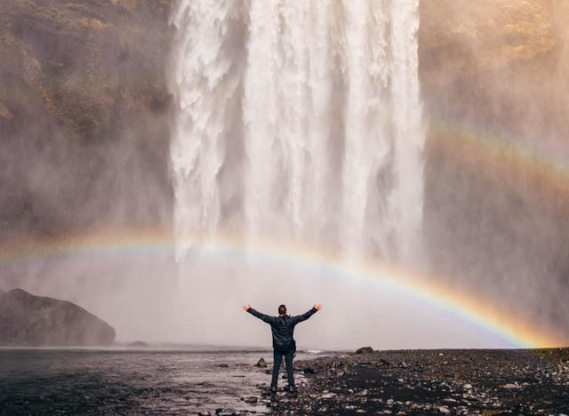 curug seribu. Foto hanyalah ilustrasi, bukan tempat yang sebenarnya. Sumber: Unsplash/Jared Erondu