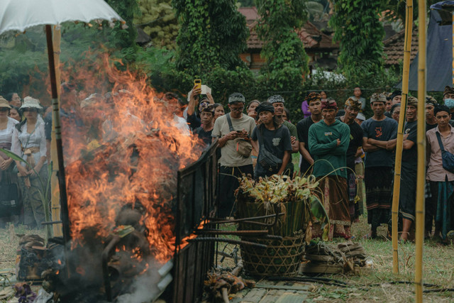 Ilustrasi Tradisi Cuci Negeri Soya, Foto: Unsplash/Krisna Yuda