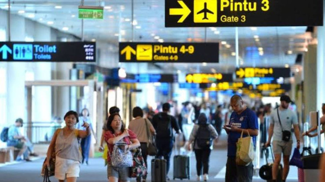 Suasana kedatangan warga negara asing (WNA) di Bandara Internasional I Gusti Ngurah Rai Bali. Foto: Dok. Imigrasi