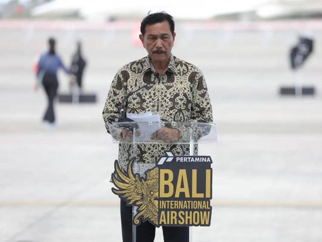 Menko Marves Luhut Binsr Pandjaitan di Bali Airshow Internasional di Bali, Rabu (18/9). Foto: Instagram @luhut.pandjaitan