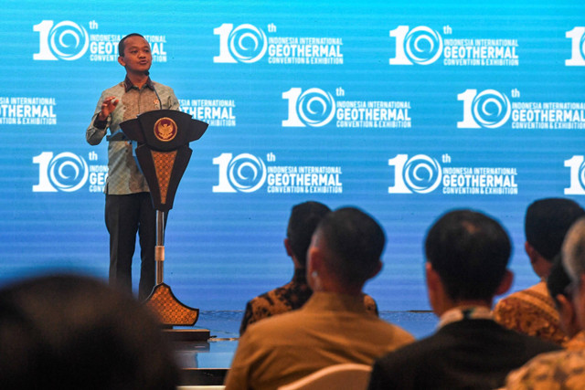 Menteri ESDM Bahlil Lahadalia memberikan sambutan saat pembukaan pameran 10th Indonesia International Geothermal Convention and Exhibition 2024 di Jakarta Convention Center, Jakarta, Rabu (18/9/2024). Foto: Muhammad Adimaja/ANTARA FOTO