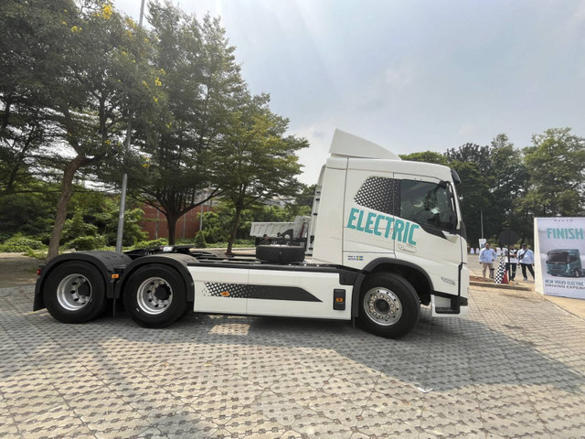 Wujud Truk Volvo FM Electric yang baru diperkenalkan di Indonesia. Foto: Fitra Andrianto/kumparan