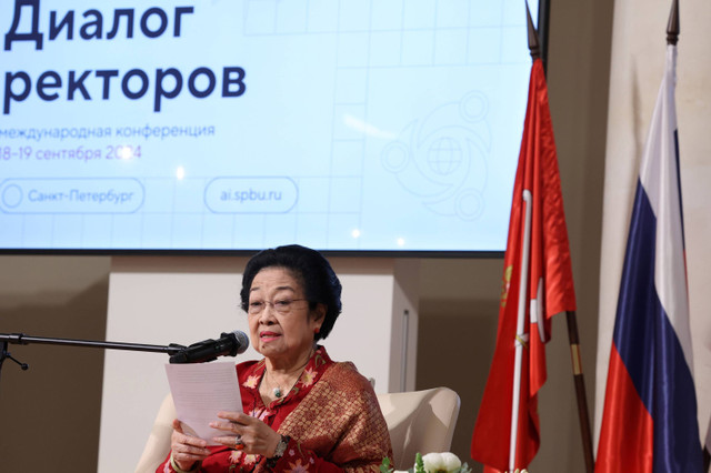 Presiden ke-5 RI Megawati Soekarnoputri menyampaikan keynote speech dengan judul Artificial Inteligence, Kemanusiaan dan Konflik Peradaban pada HUT ke-300 Universitas St. Petersburg, Rusia, Rabu (18/9/2024). Foto: Monang Sinaga/Antara Foto