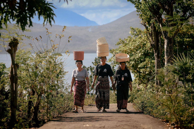 Du Anyam lestarikan kerajinan anyaman lontar NTT. Foto: Dok. Du Anyam